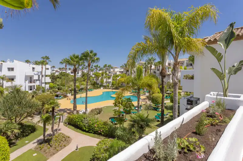 Àtic amb piscina en venda a Estepona Pueblo, imagen 2