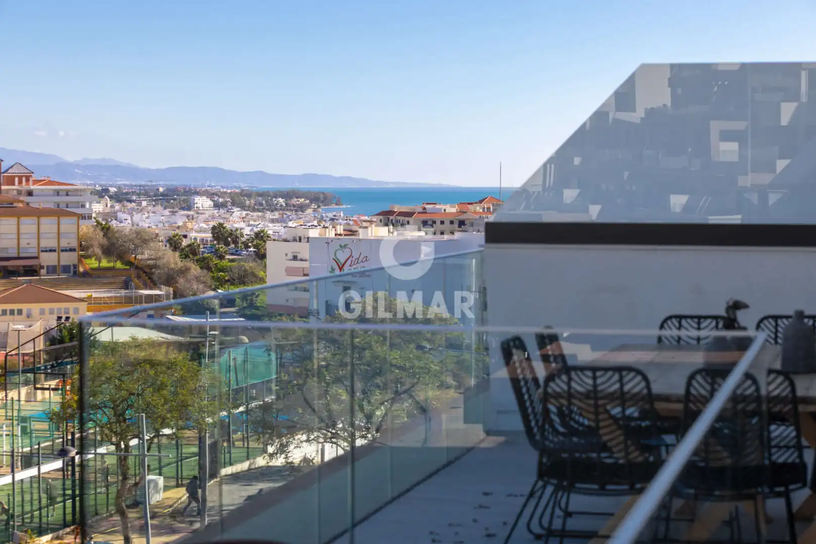 Terraza de Ático en venta en Estepona con Calefacción, Trastero y Piscina