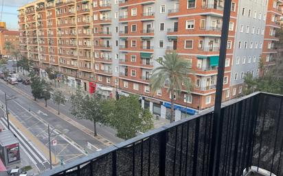 Vista exterior de Pis en venda en  Valencia Capital amb Aire condicionat i Balcó