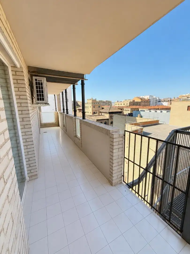 Terrassa de Oficina de lloguer en Zaragoza amb Terrassa