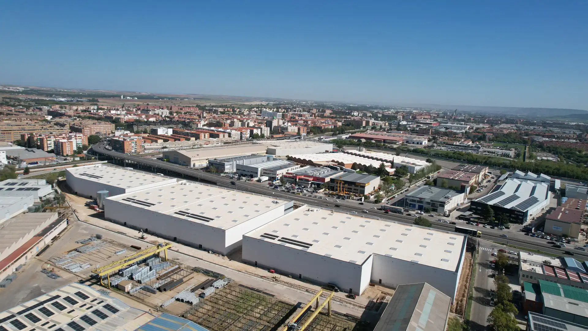 Außenansicht von Fabrikhallen zur Miete in Torrejón de Ardoz