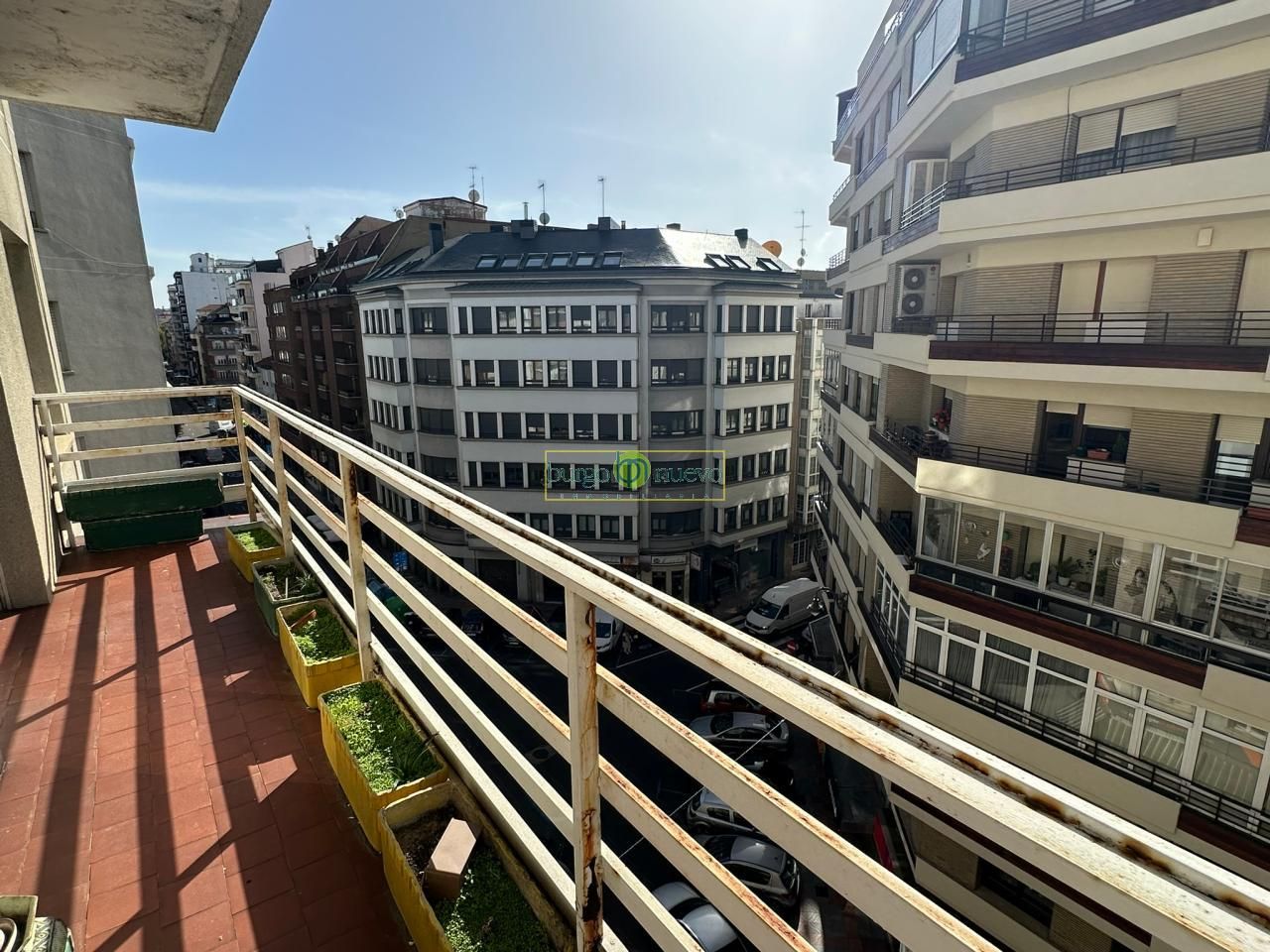 Vista exterior de Pis en venda en León Capital  amb Calefacció i Terrassa