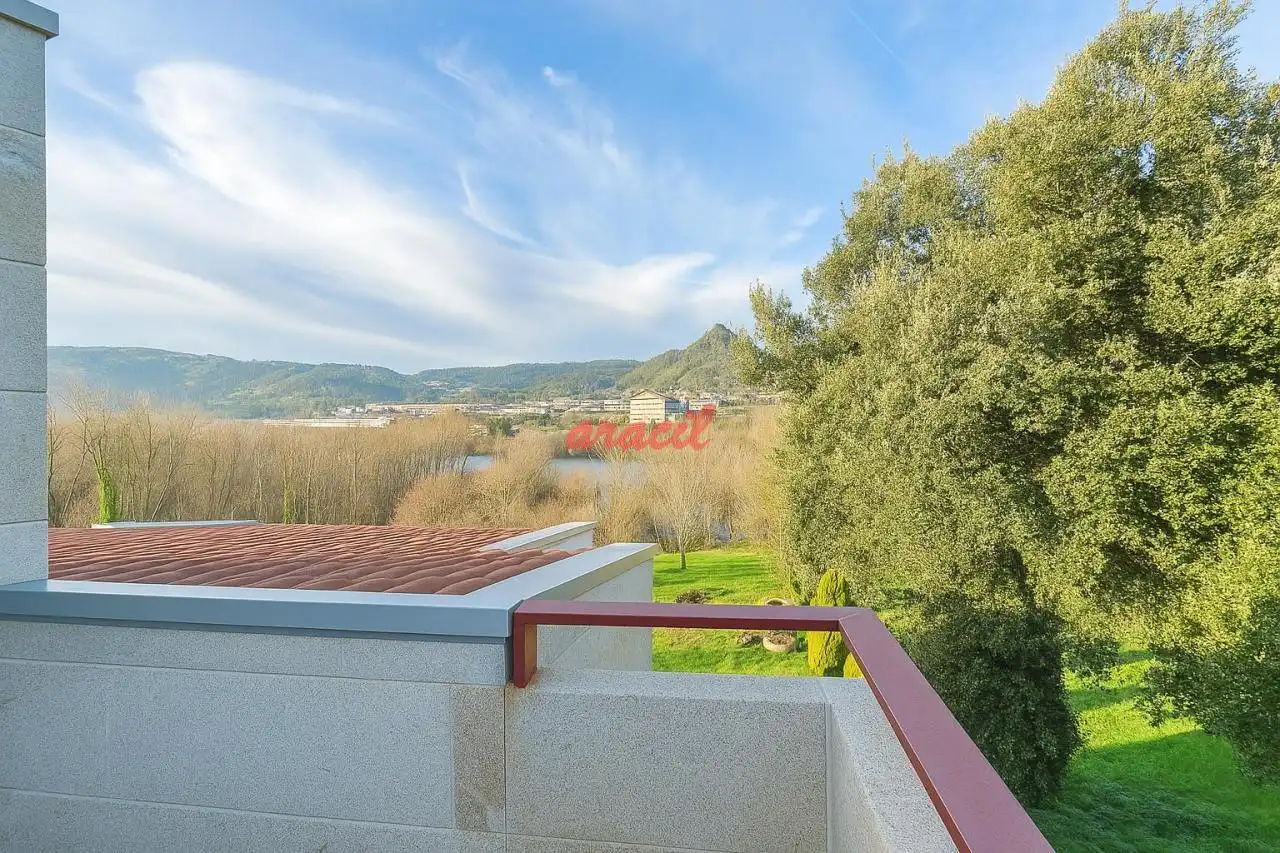 Terraza de Casa o chalet en venta en Ourense Capital  con Calefacción, Jardín privado y Terraza