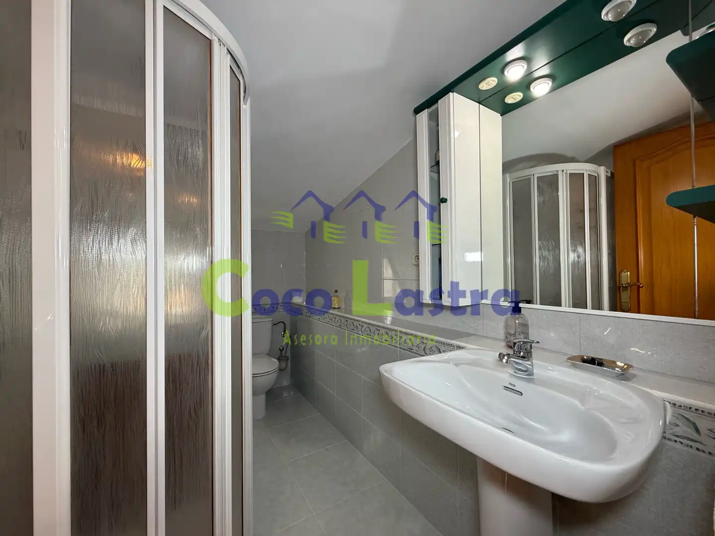 Baño de Casa adosada en venta en Nava de Francia con Calefacción, Jardín privado y Terraza