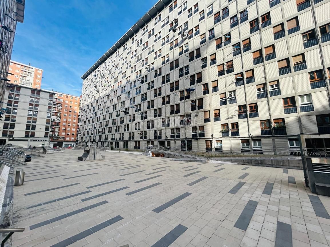 Vista exterior de Piso en venta en Bilbao  con Calefacción