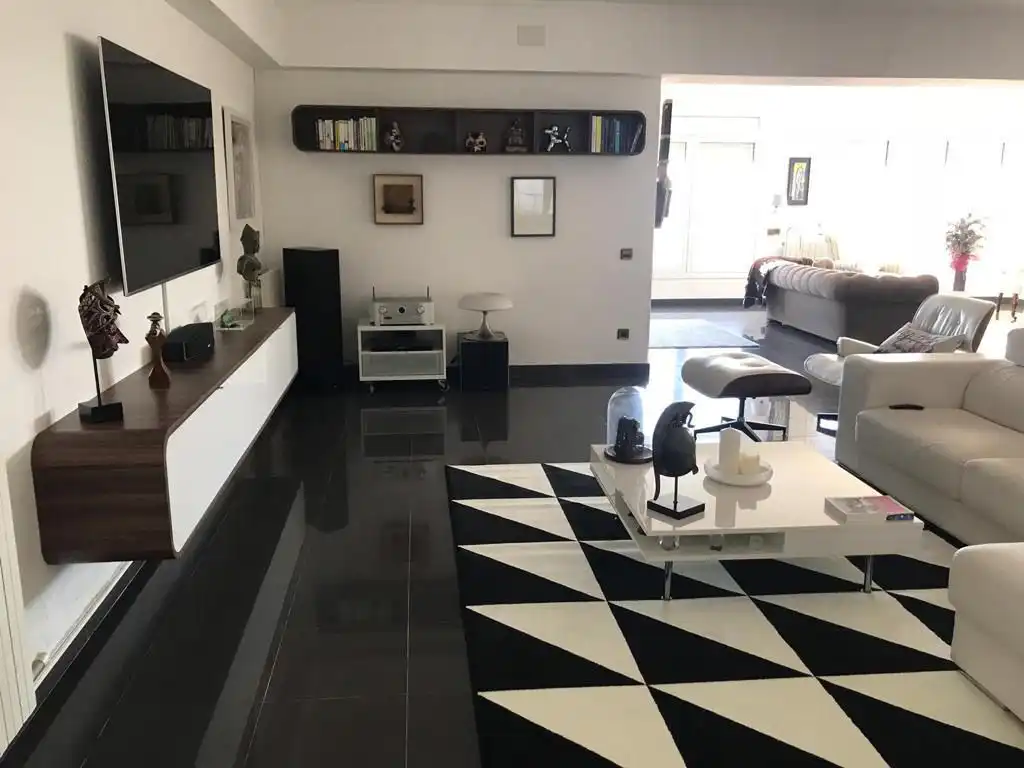 Sala d'estar de Casa o xalet en venda en Sant Boi de Llobregat amb Aire condicionat, Calefacció i Jardí privat