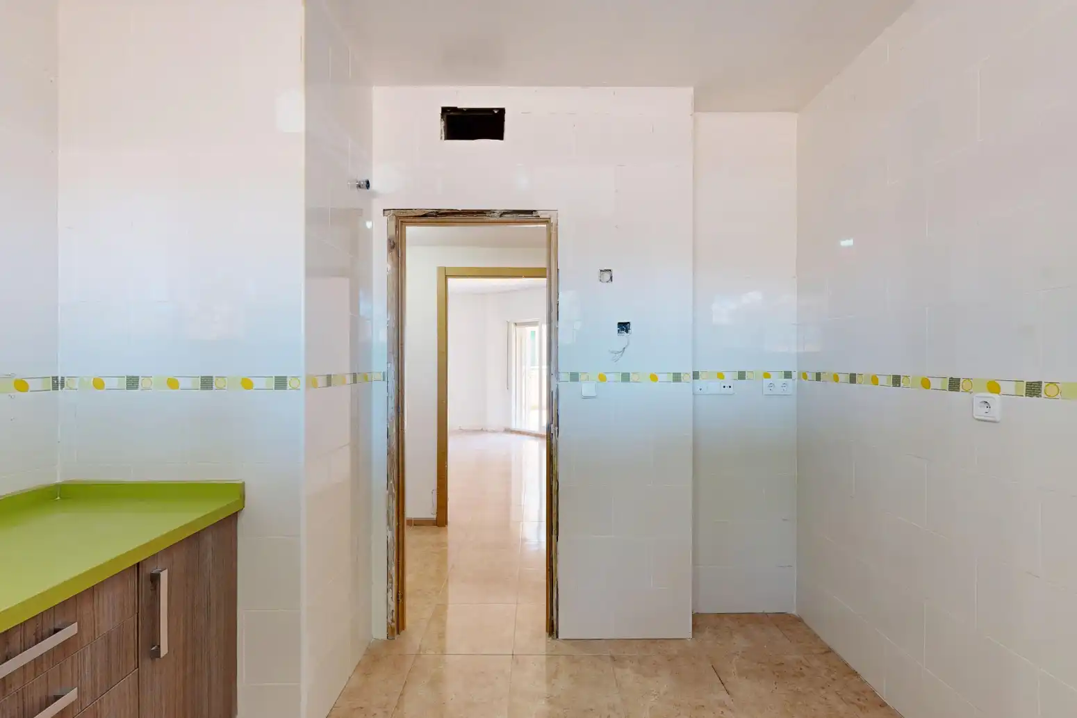 Wohnung zum Verkauf in Cartagena mit Privatgarten, Terrasse und Abstellraum