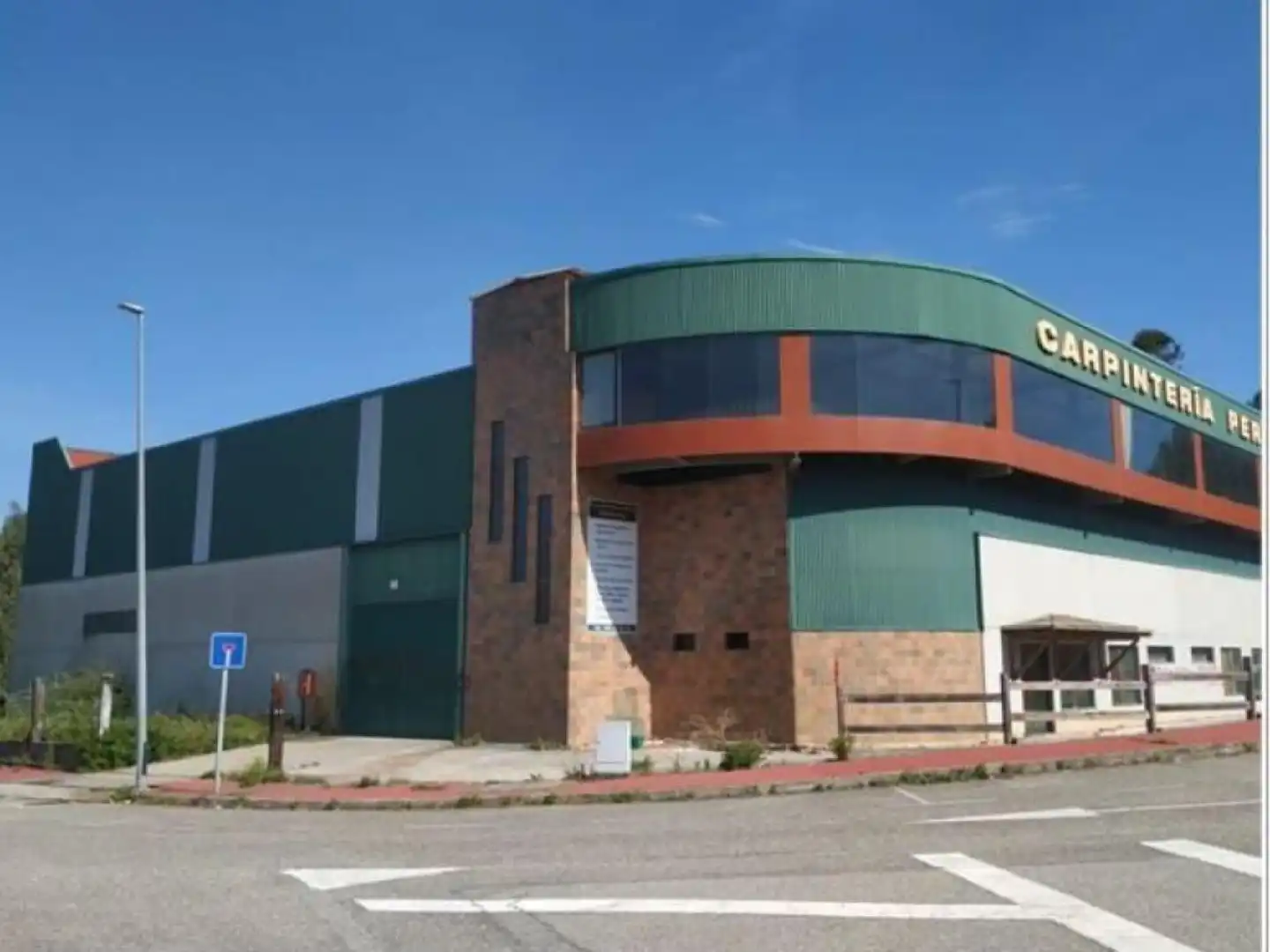 Vista exterior de Nave industrial en venta en Arbo