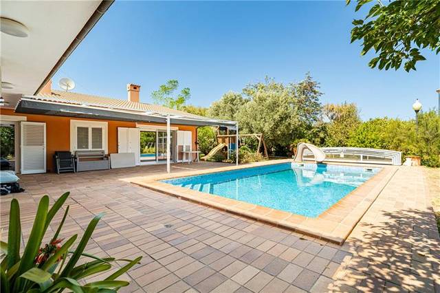 Casa-chalet en Venta en Es Garrovers