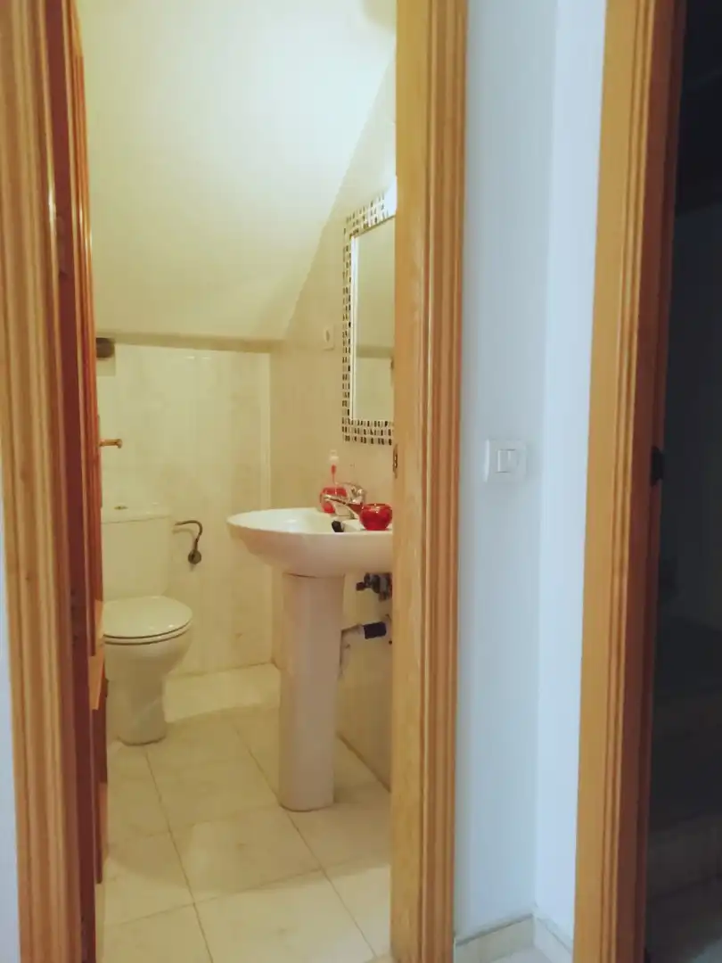 Badezimmer von Einfamilien-Reihenhaus zum Verkauf in Cubas de la Sagra mit Klimaanlage, Heizung und Privatgarten