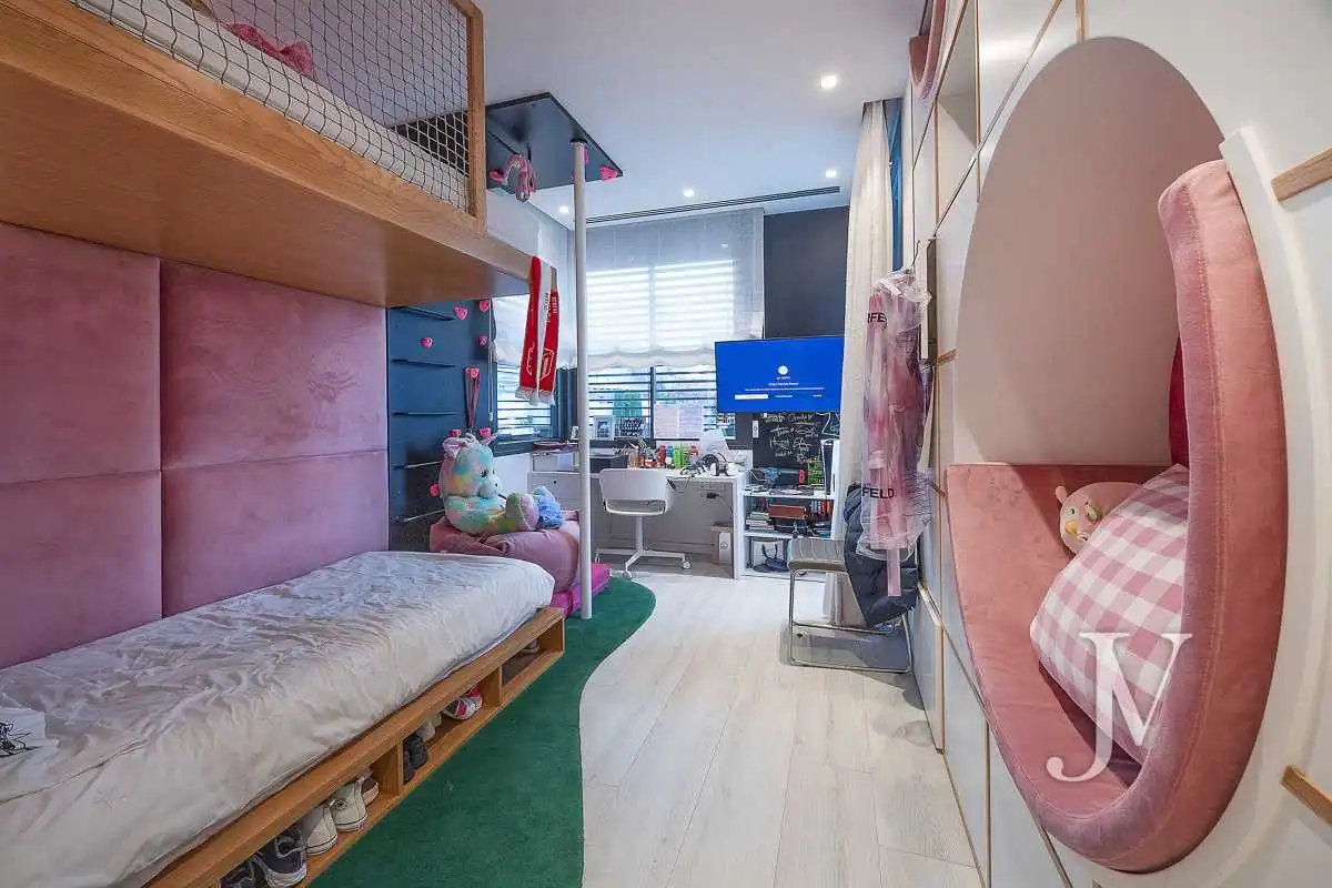 Bedroom of Houses for sale in Madrid  with Air Conditioner, Heating and Private garden