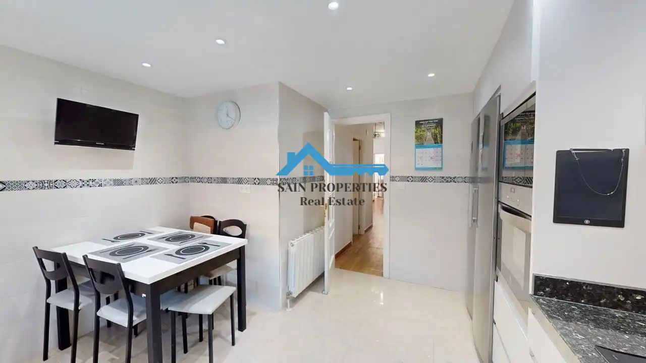 Casa aparellada amb terrassa en venda a Varadero, imagen 14