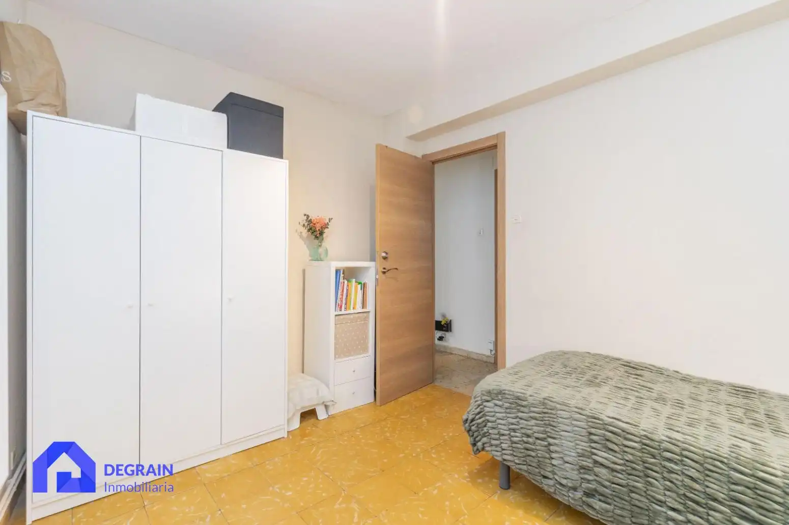 Flat for rent in Oviedo   with Furnished