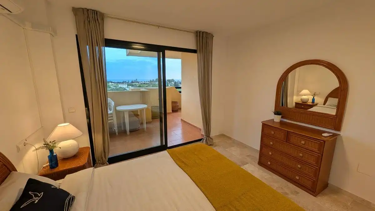 Dormitori de Apartament de lloguer en Estepona amb Aire condicionat, Calefacció i Terrassa