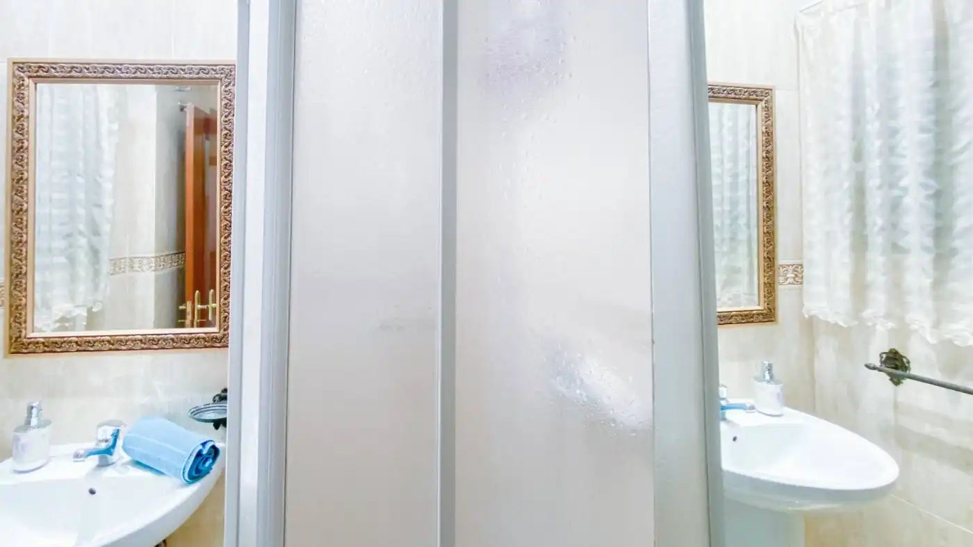 Bathroom of Flat for rent in Málaga  with Air Conditioner, Parquet flooring and Furnished