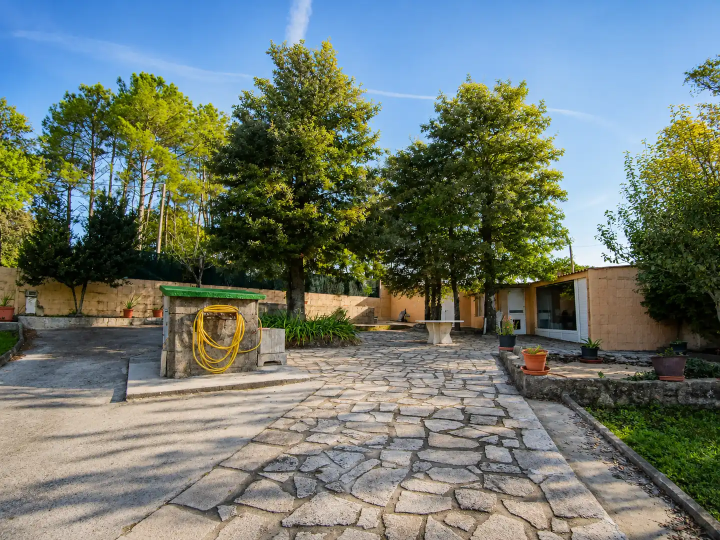 Vista exterior de Casa o xalet en venda en Cotobade amb Aire condicionat, Calefacció i Jardí privat