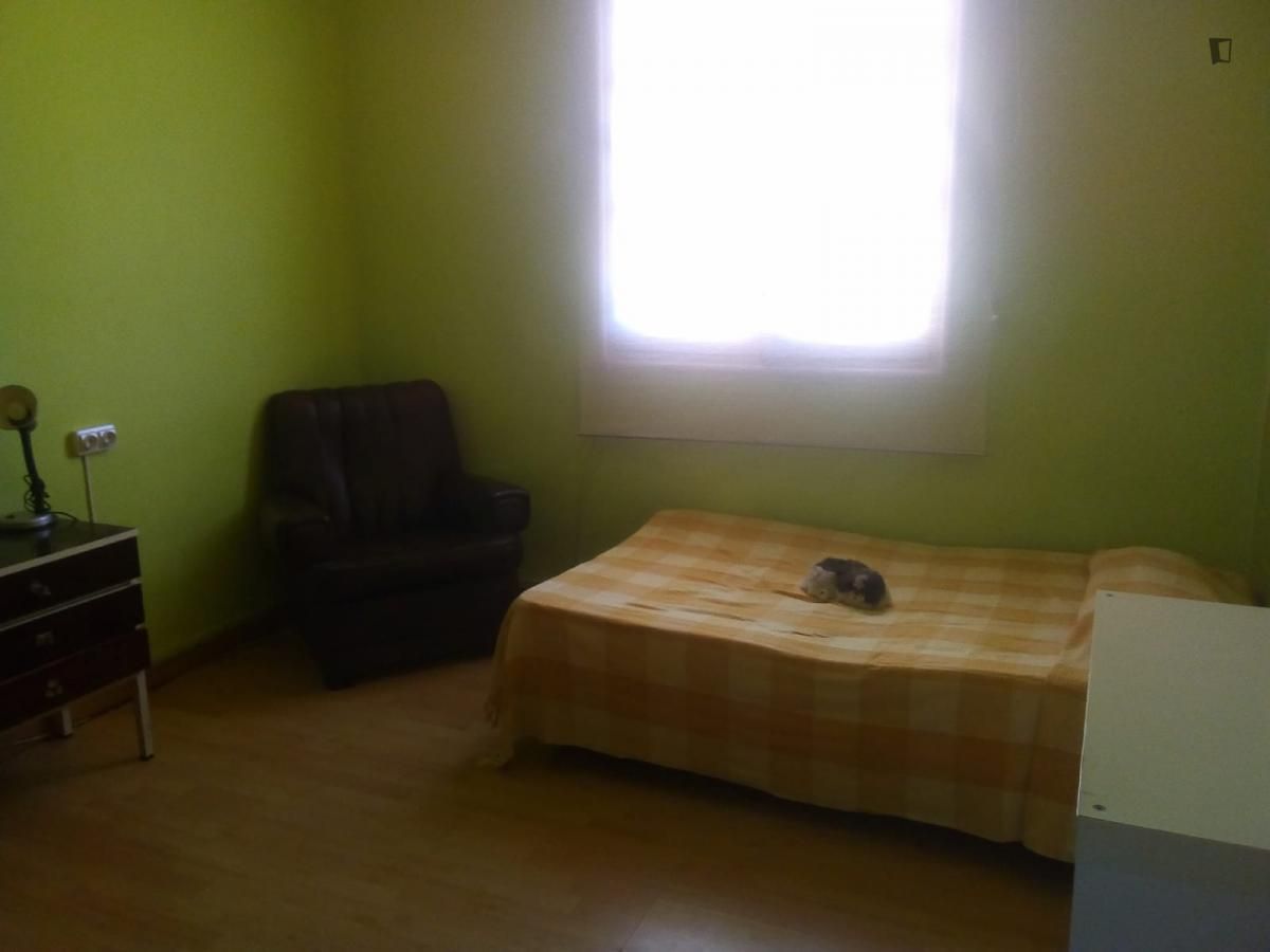 Dormitori de Apartament per a compartir en  Valencia Capital amb Moblat, Forn i Rentadora