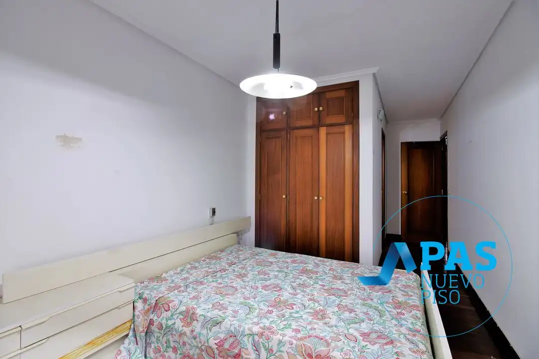 Schlafzimmer von Wohnung zum Verkauf in Santander mit Heizung