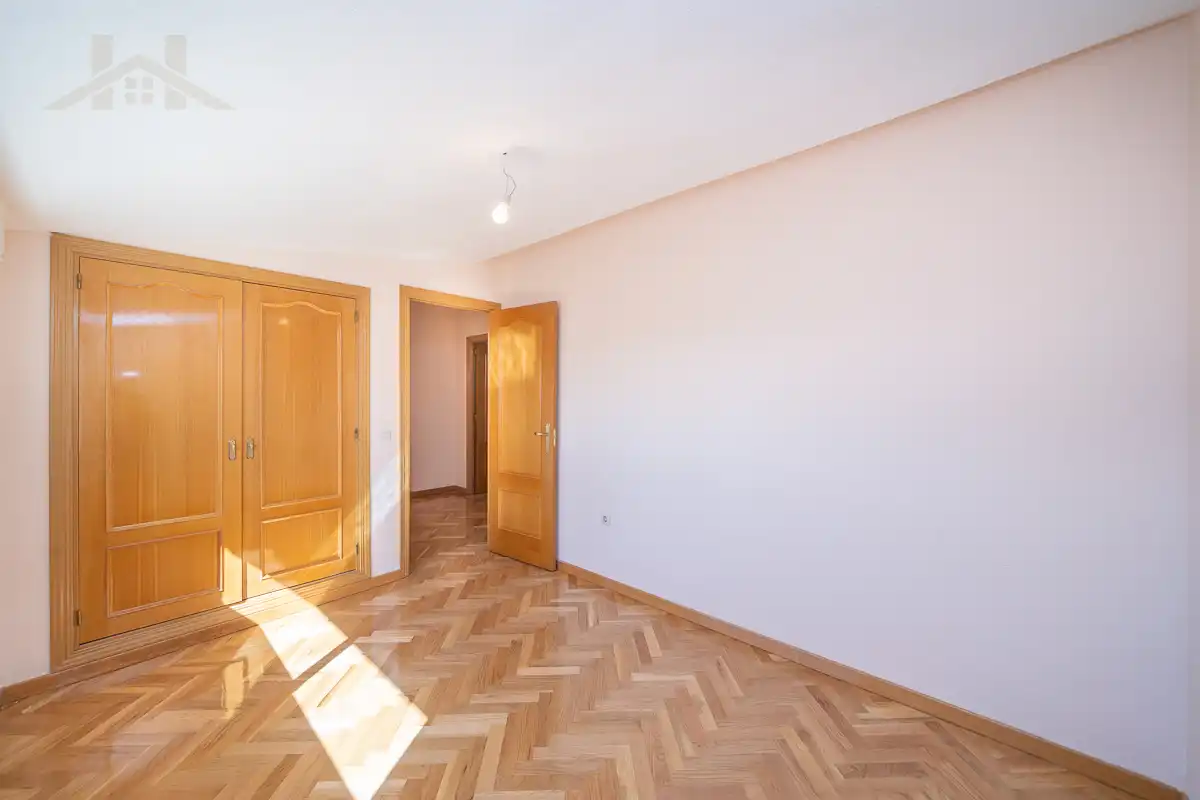 Habitación de Dúplex en venta en Torrelodones con Aire acondicionado, Calefacción y Parquet