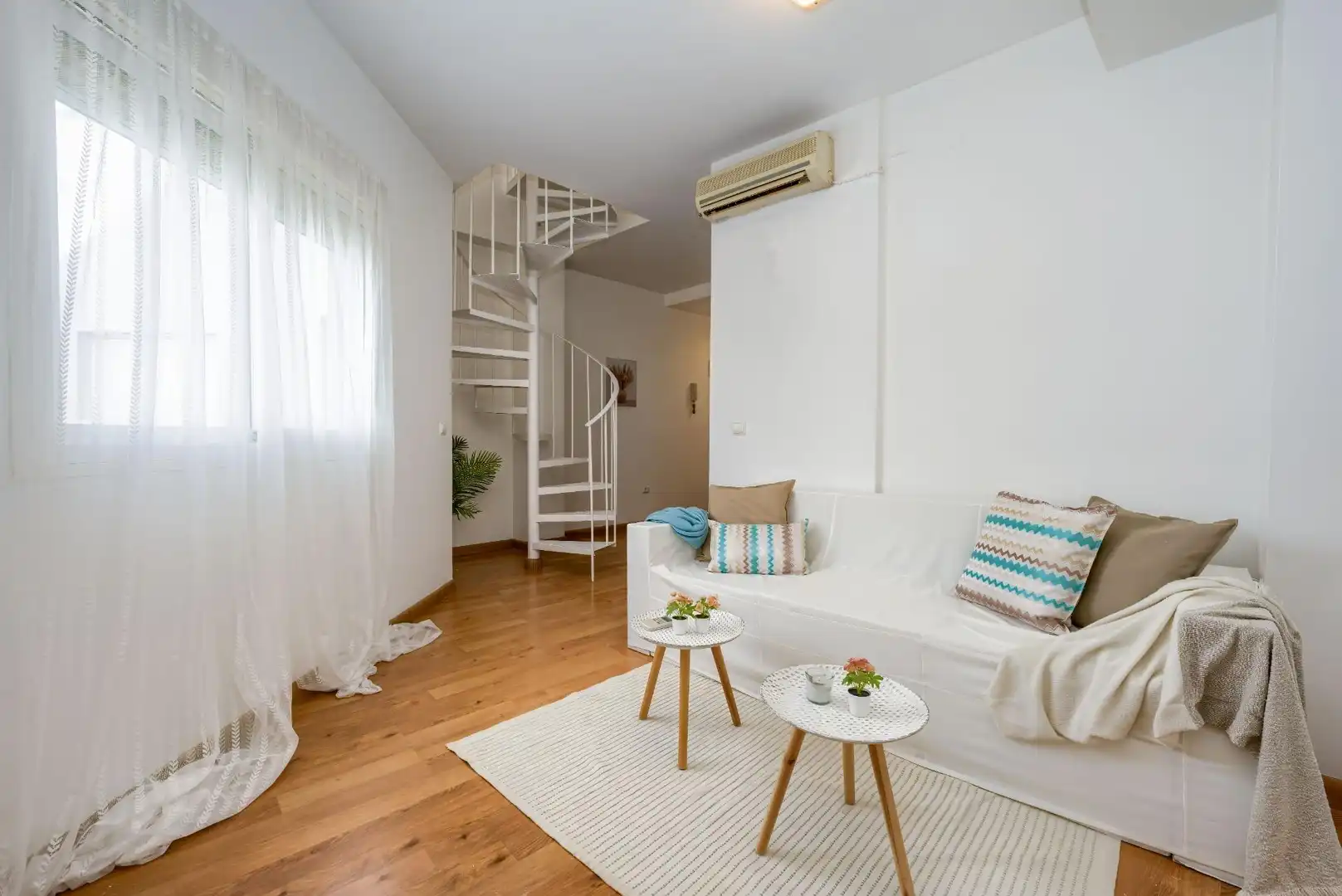 Sala d'estar de Àtic en venda en Sanlúcar la Mayor amb Aire condicionat, Calefacció i Terrassa