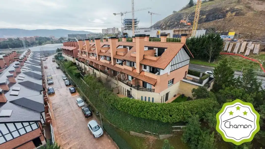 Vista exterior de Casa adosada en venta en Bilbao  con Calefacción, Jardín privado y Terraza