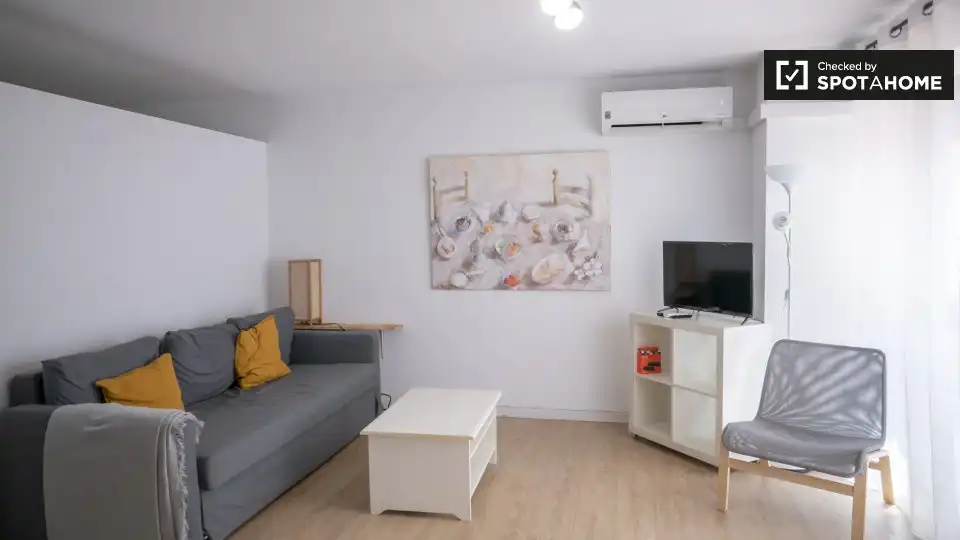 Flat with terrace to rent in L'Eixample