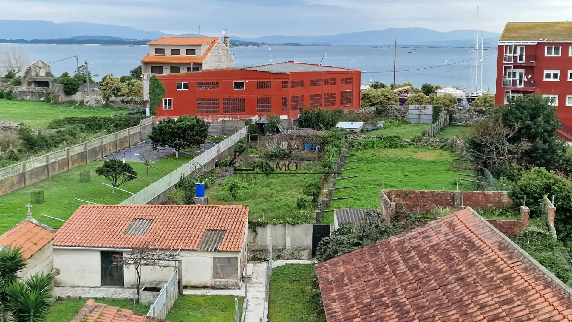 Casa adosada en venda en O Grove   amb Calefacció, Jardí privat i Traster