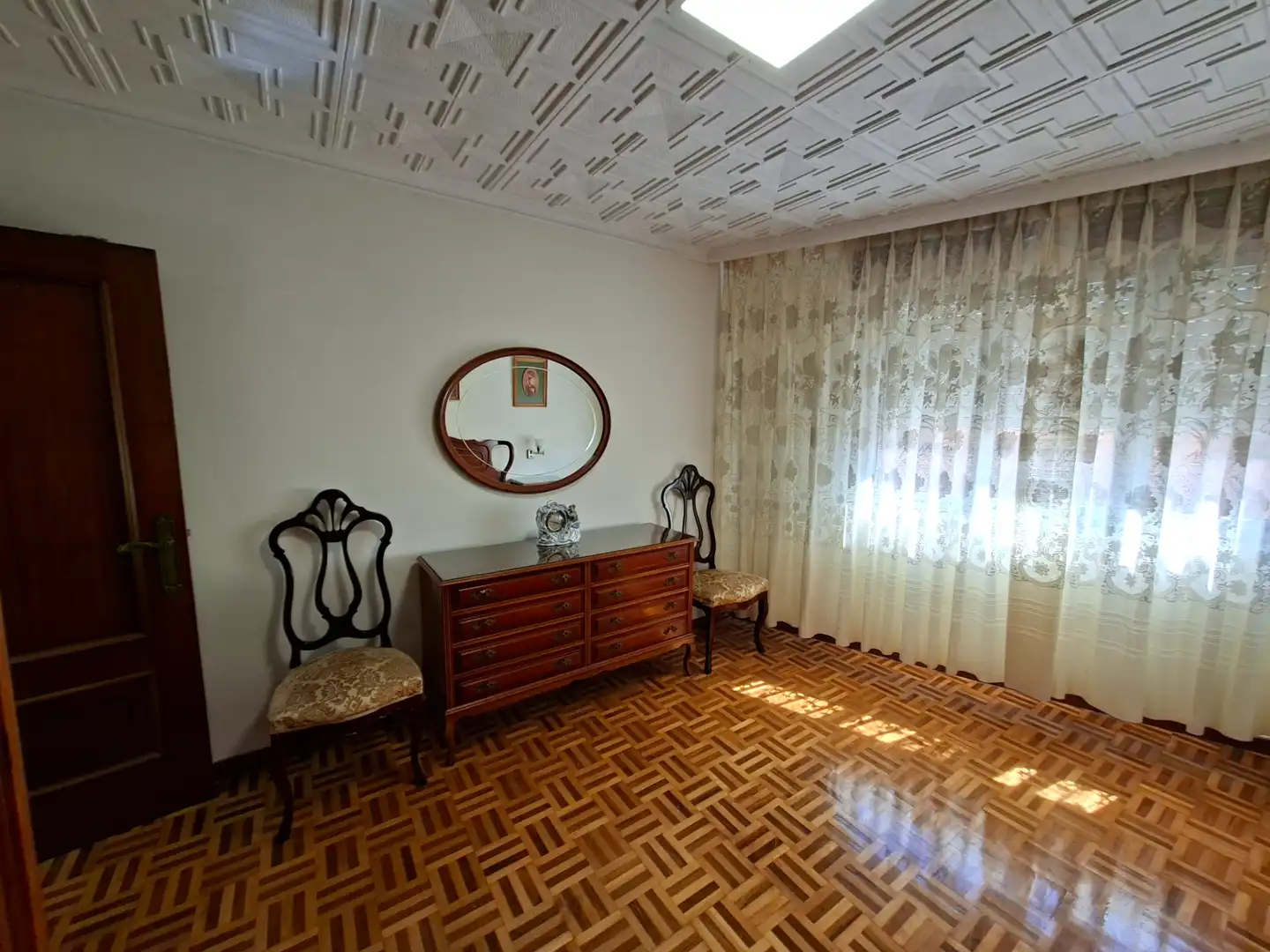Sala d'estar de Pis de lloguer en Avilés amb Calefacció, Parquet i Moblat