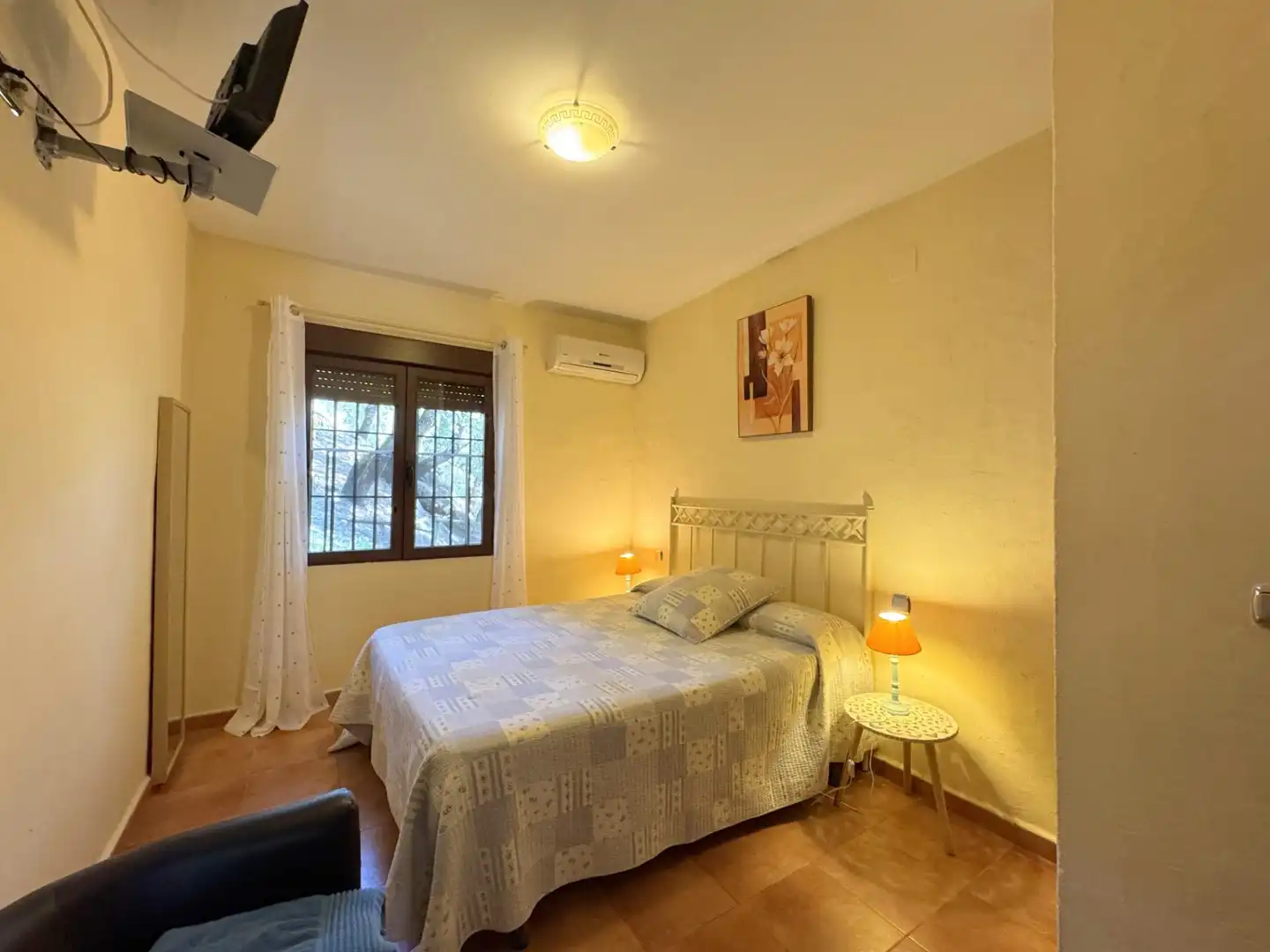 Dormitori de Casa o xalet en venda en Candeleda amb Aire condicionat, Calefacció i Jardí privat