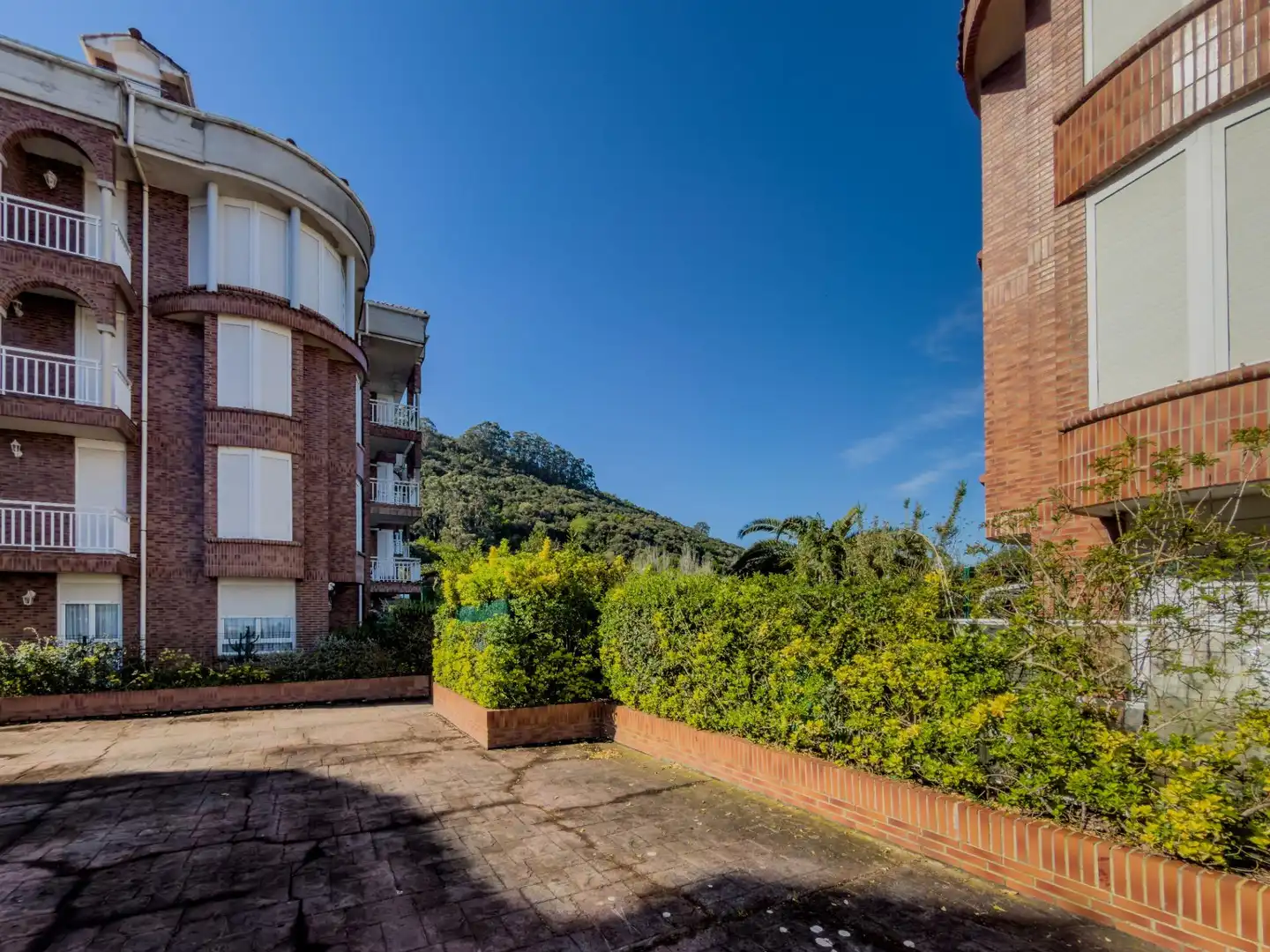 Vista exterior de Planta baixa en venda en Noja amb Calefacció, Jardí privat i Terrassa