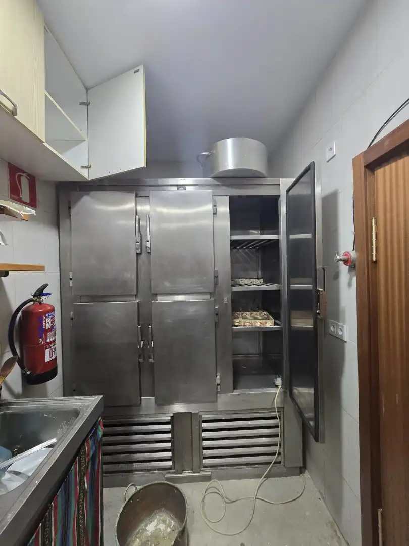 Cocina de Local en venta en San Sebastián de los Reyes con Aire acondicionado, Calefacción y Amueblado