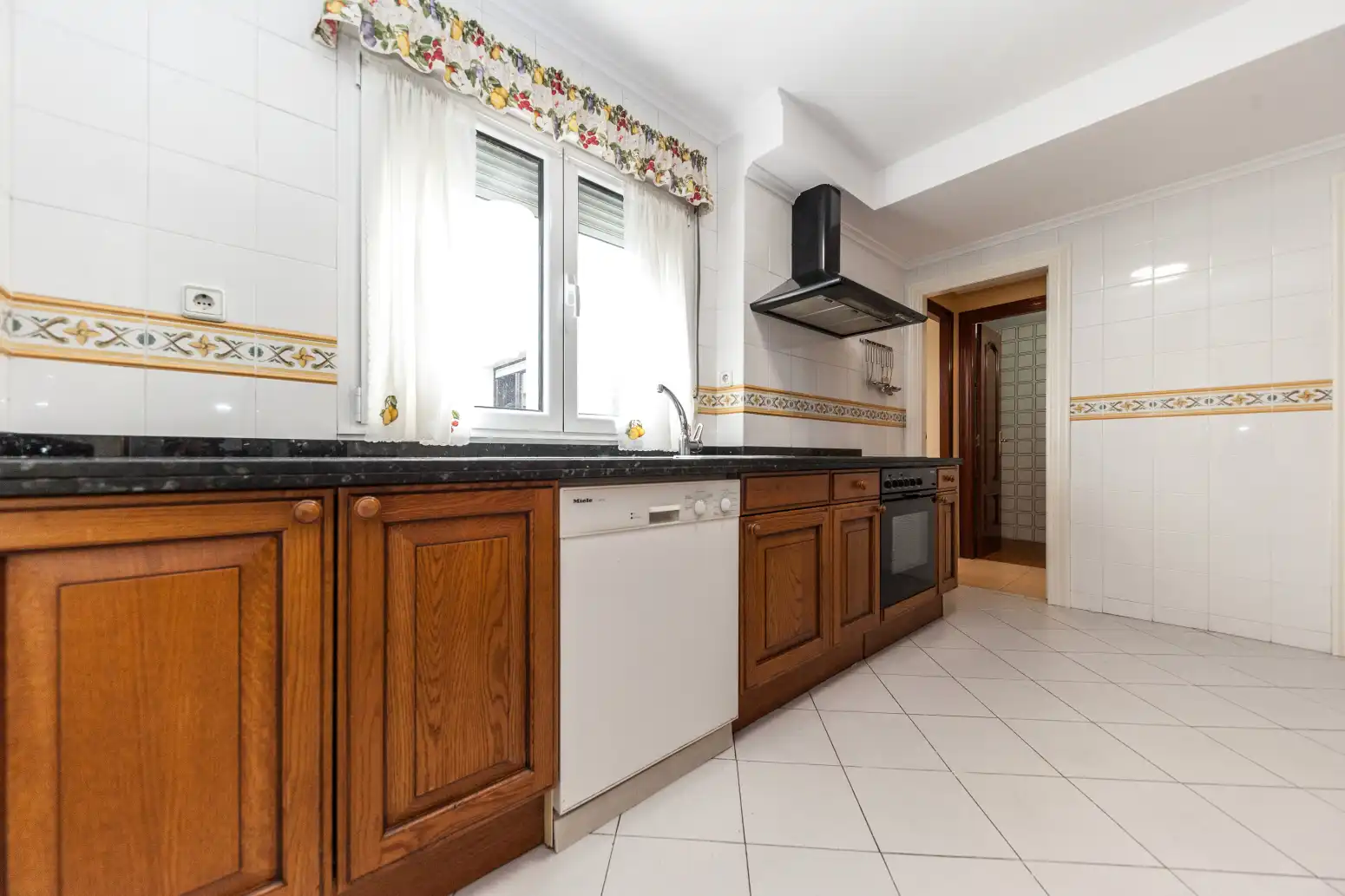 Kitchen of Flat for sale in Gijón   with Heating, Parquet flooring and Terrace