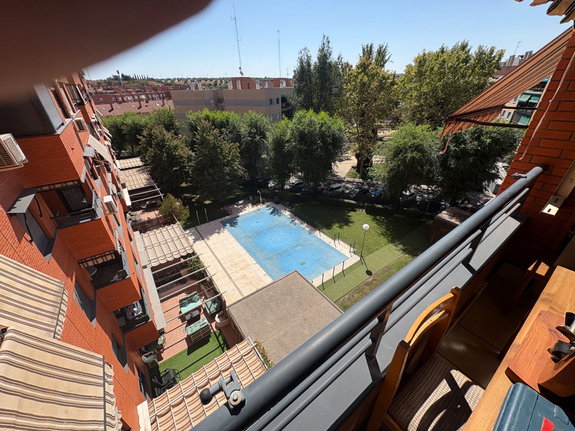 Piscina de Piso en venta en Valdemoro con Jardín privado, Terraza y Amueblado