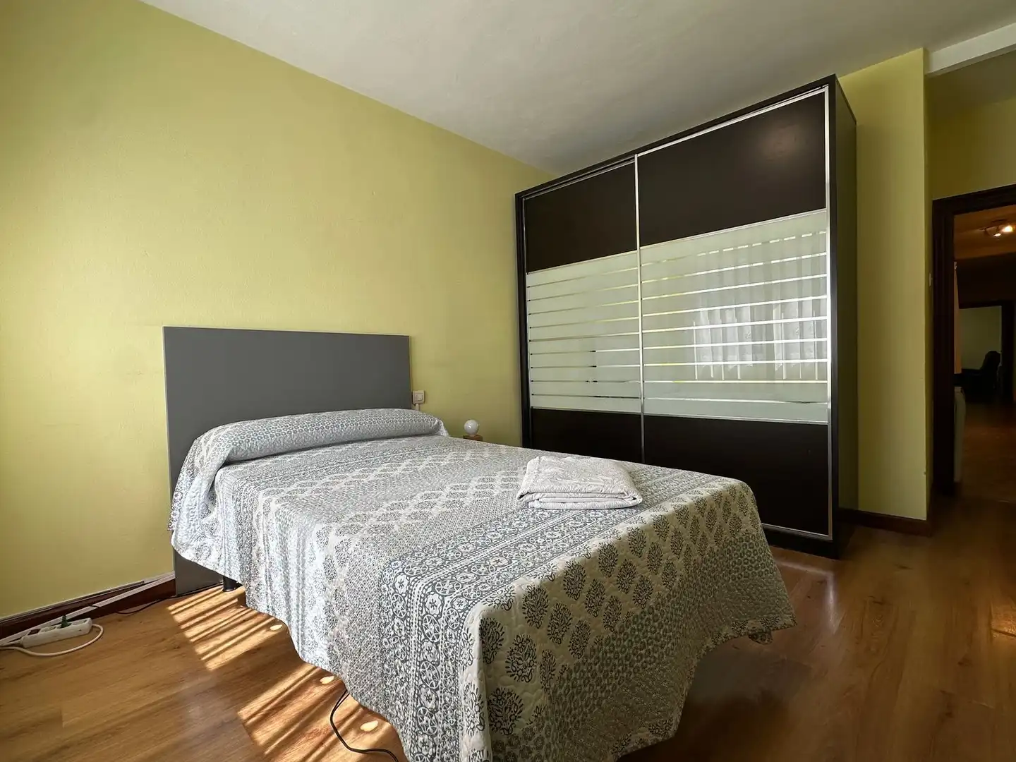 Habitación de Piso en venta en Gijón  con Calefacción, Terraza y Piscina