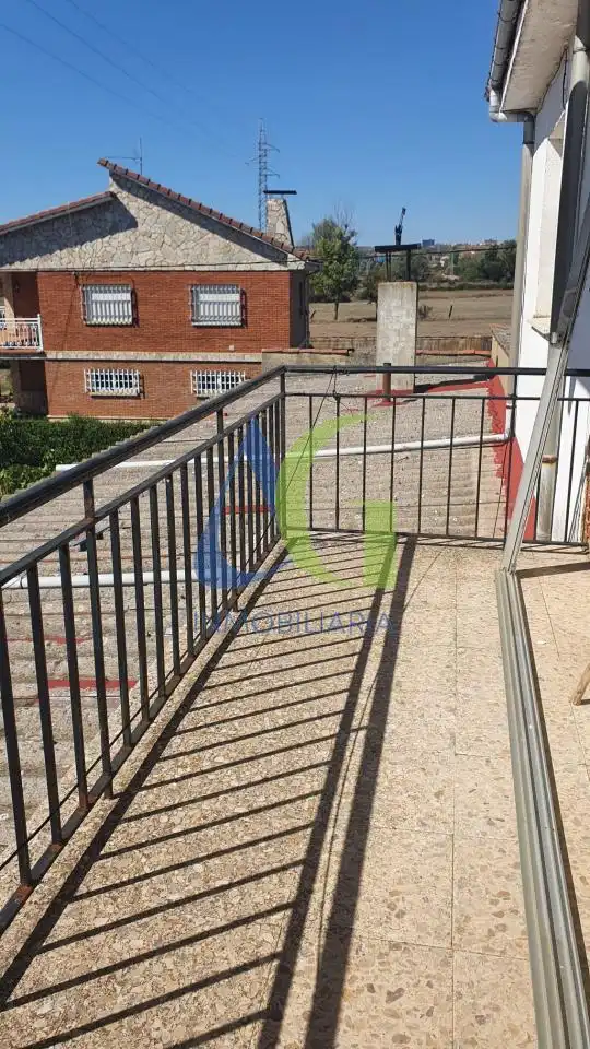 Terrassa de Casa o xalet en venda en León Capital  amb Calefacció, Jardí privat i Terrassa