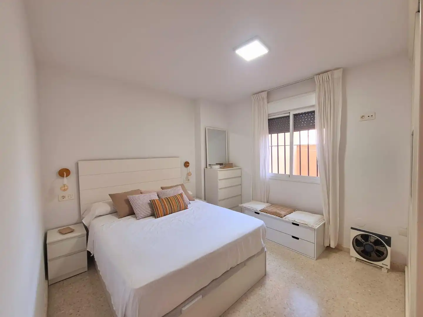 Schlafzimmer von Erdgeschoss zur Miete in Algeciras