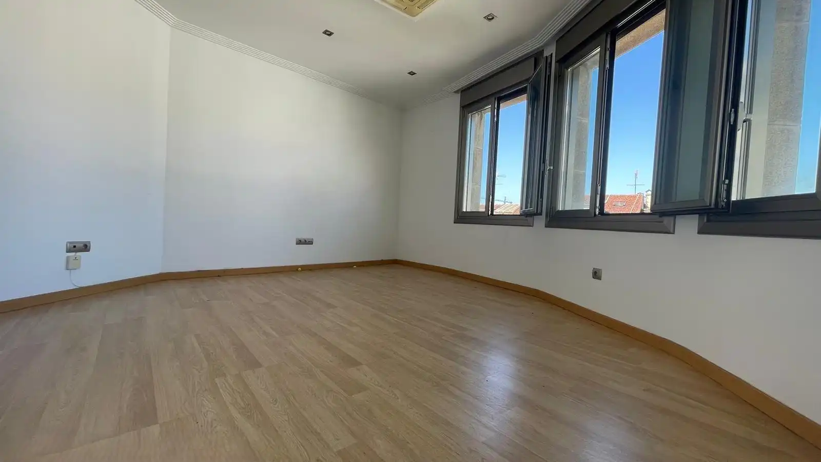 Schlafzimmer von Wohnung zum Verkauf in Ourense Capital  mit Klimaanlage, Heizung und Privatgarten