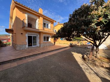 Casa con balcone in vendita a Carrer Rissec