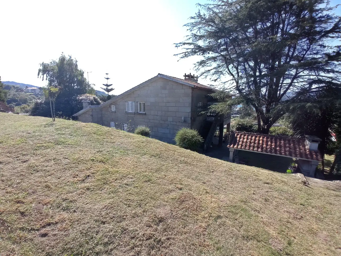 Vista exterior de Casa o xalet en venda en Pontevedra Capital  amb Calefacció, Jardí privat i Parquet