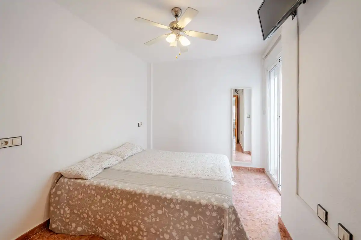 Schlafzimmer von Erdgeschoss zum Verkauf in Santa Pola mit Heizung, Privatgarten und Terrasse