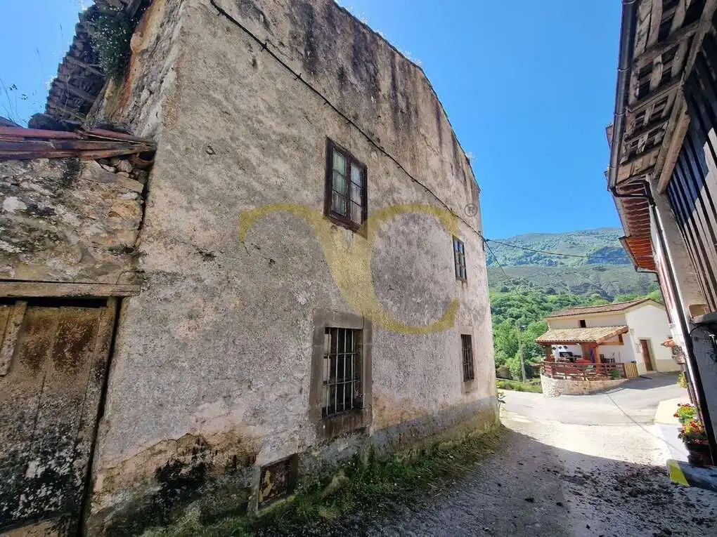Vista exterior de Casa o xalet en venda en Llanes amb Jardí privat, Terrassa i Balcó