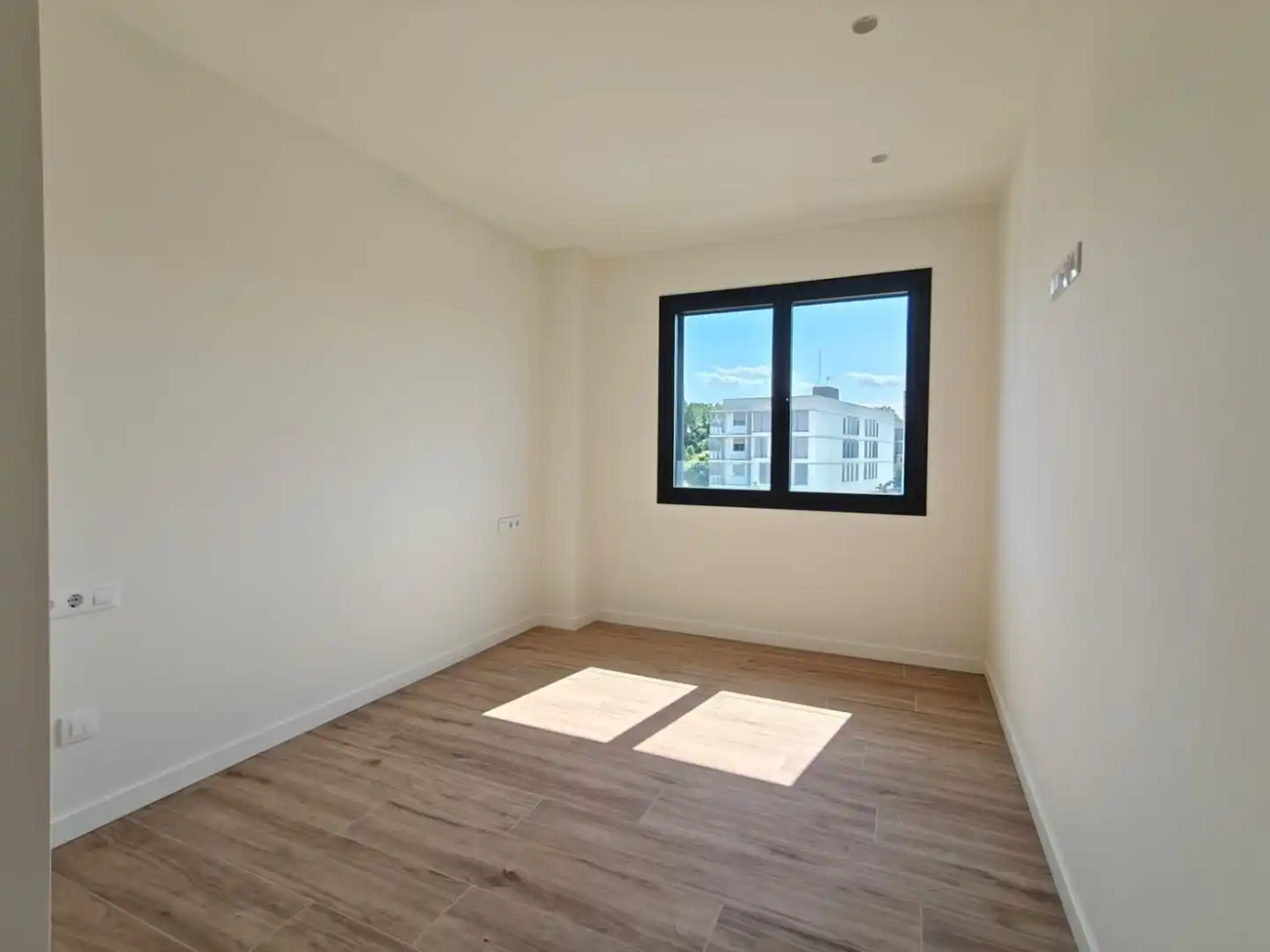 Bedroom of Flat for rent in Girona  with Air Conditioner, Heating and Terrace