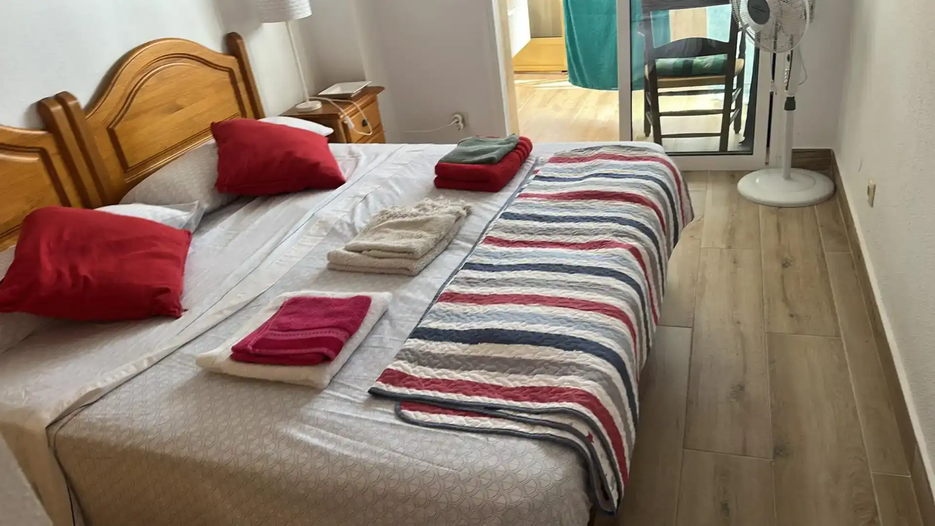 Habitación de Piso de alquiler en La Manga del Mar Menor con Jardín privado, Piscina y Amueblado