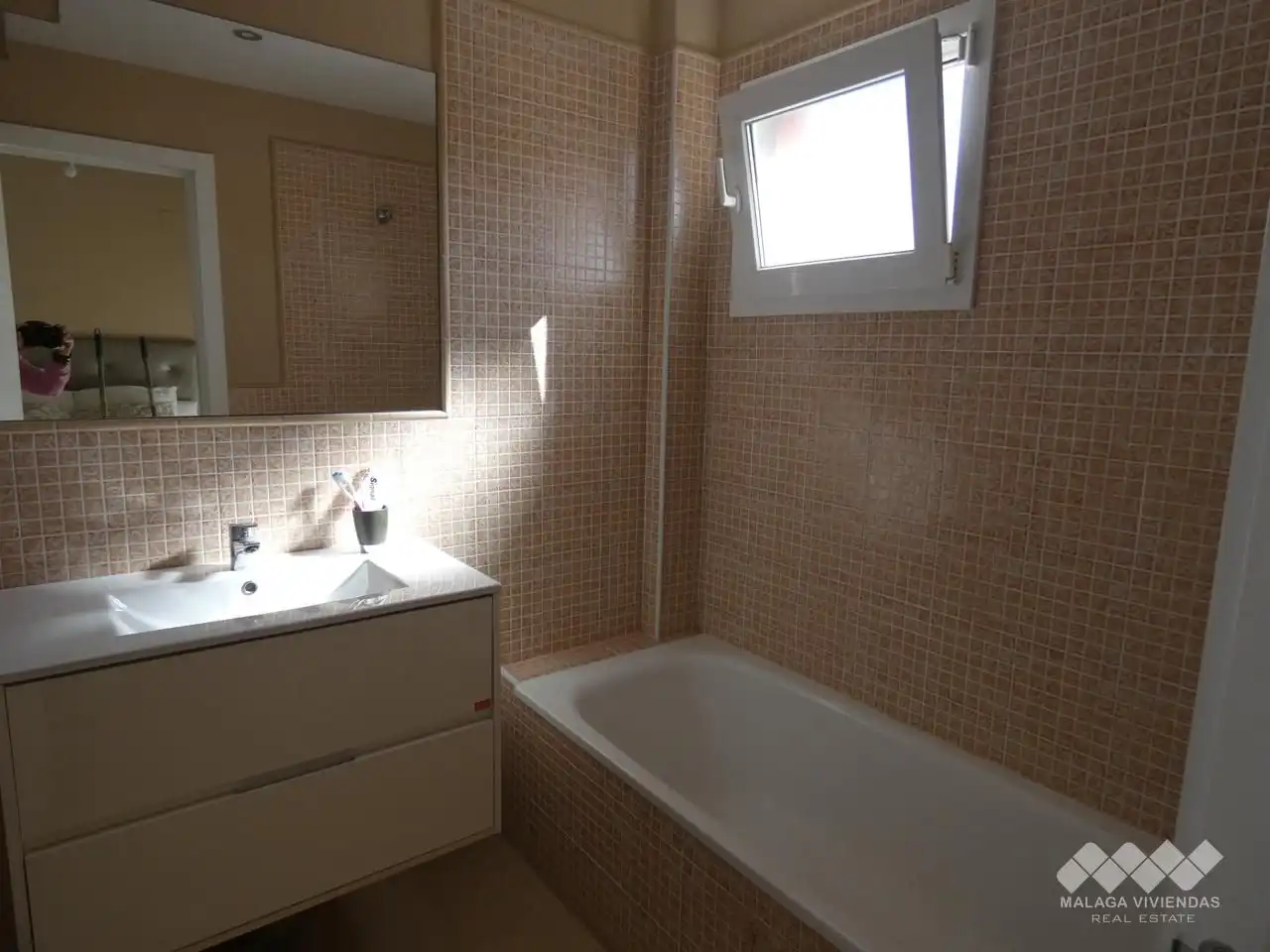 Badezimmer von Einfamilien-Reihenhaus zum Verkauf in Alhaurín de la Torre mit Klimaanlage, Terrasse und Abstellraum