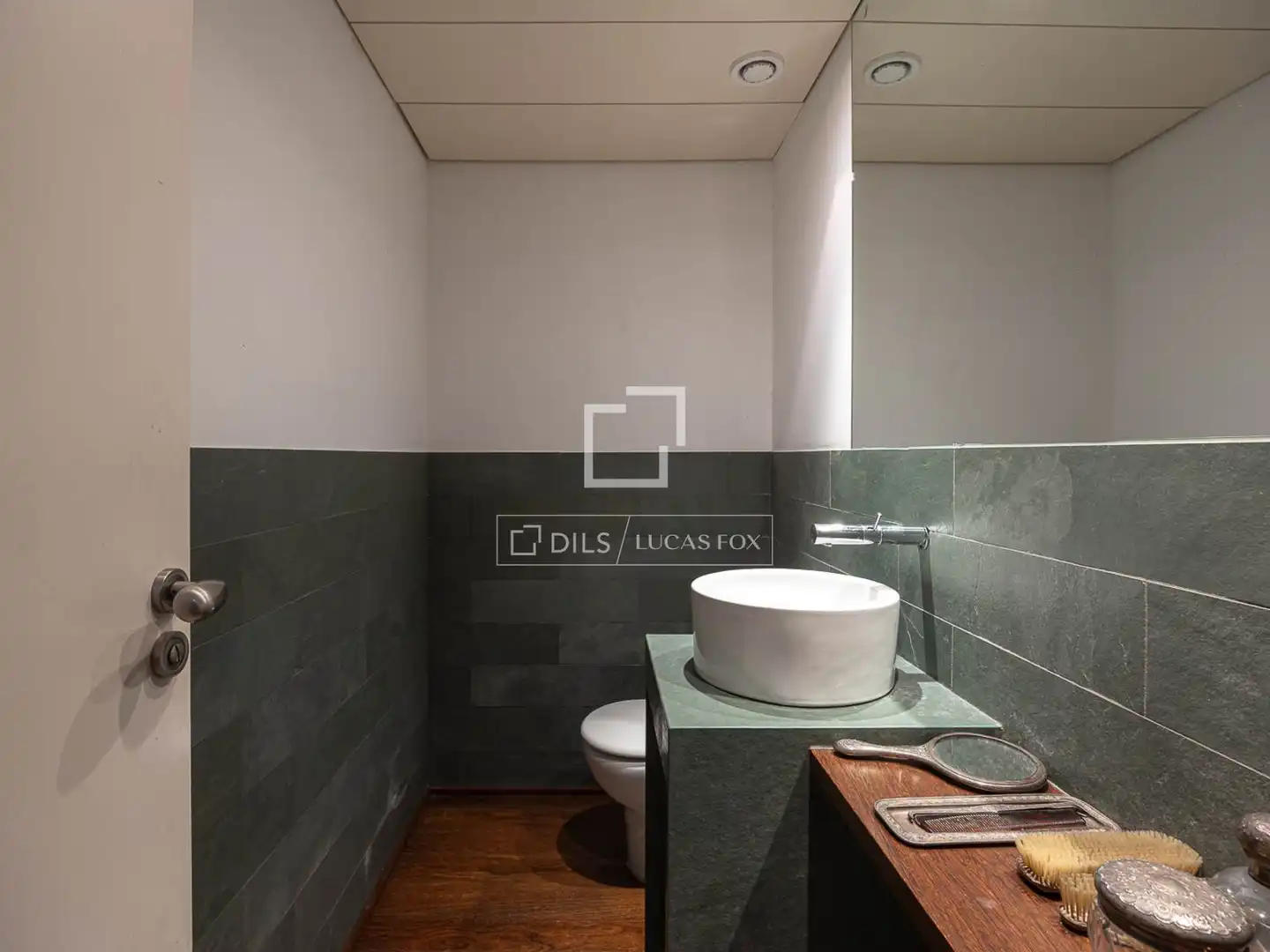 Bany de Casa o xalet en venda en Barcelona amb Aire condicionat, Calefacció i Jardí privat