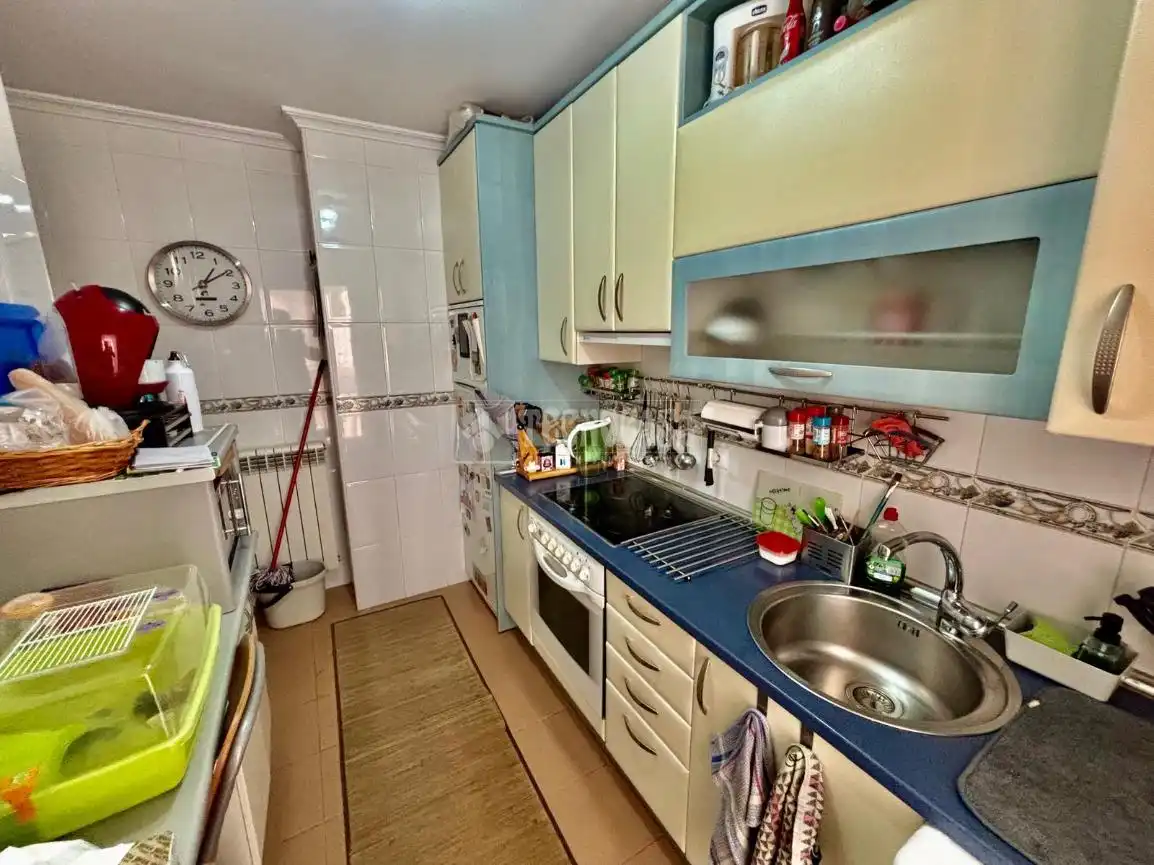 Cocina de Piso en venta en Ávila con Calefacción, Parquet y Trastero