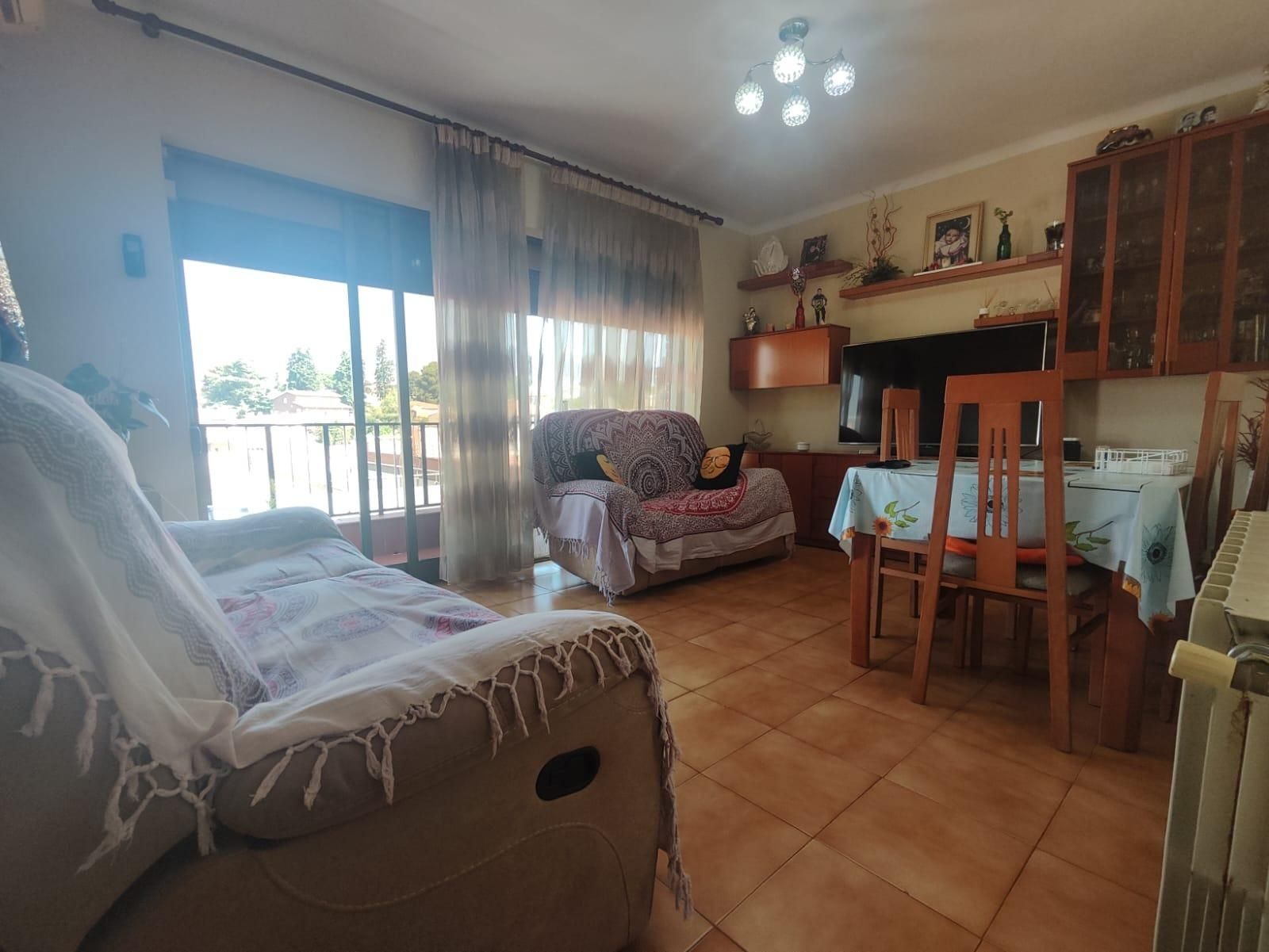 Living room of Flat for sale in Montmeló  with Air Conditioner, Heating and Terrace