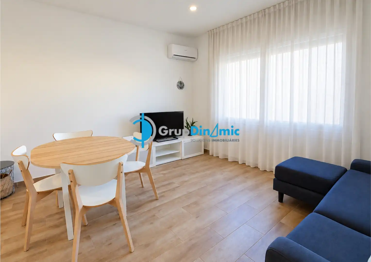 Living room of Flat for sale in Palamós  with Air Conditioner, Parquet flooring and Furnished
