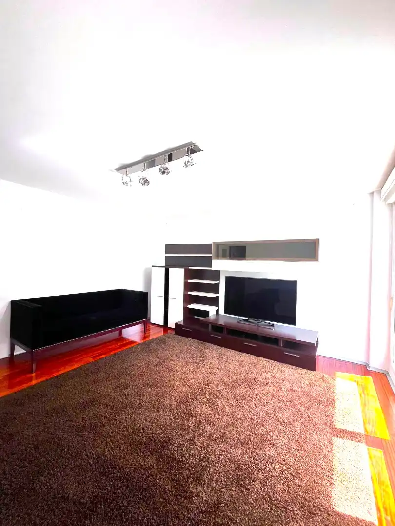 Sala de estar de Piso en venta en Castro-Urdiales con Calefacción, Jardín privado y Parquet