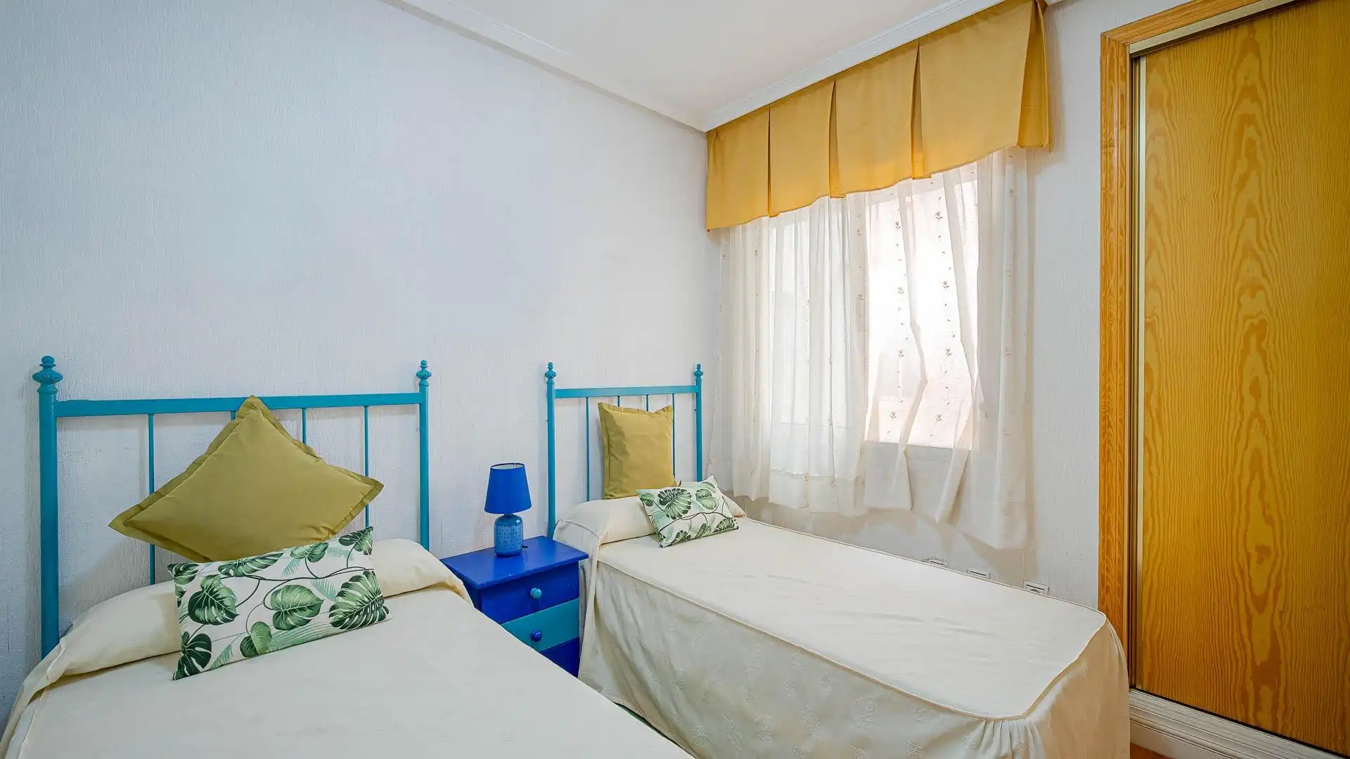 Dormitori de Apartament en venda en Torrevieja amb Moblat i Balcó